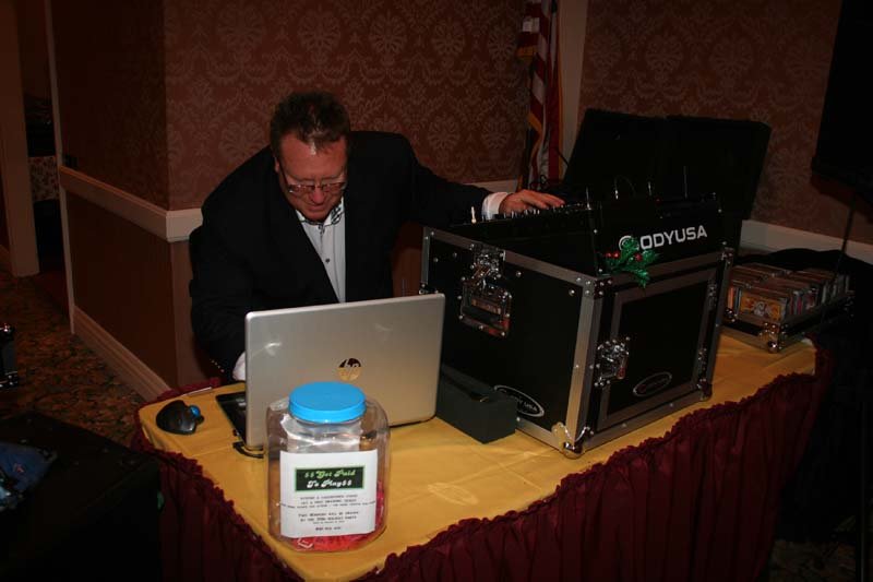 chapterholidayparty201653.jpg